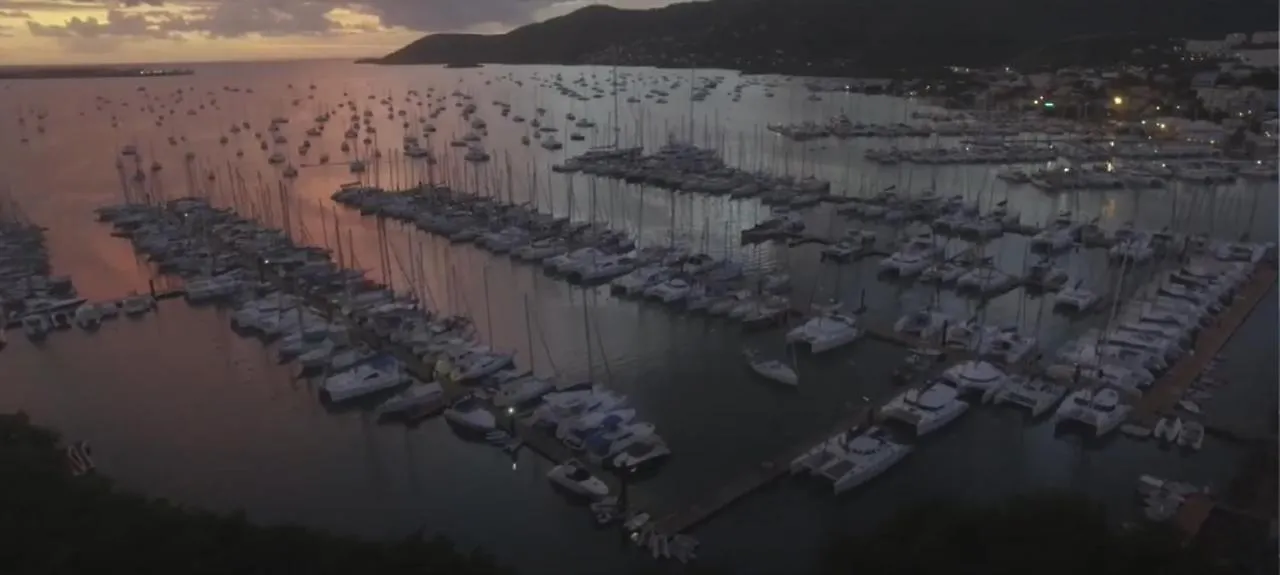 Imagine972 Martinique Bateau Hotel A Quai Le Marin 3 Cabines 3 Salles De Bains 6 Pers Maxi Martinique