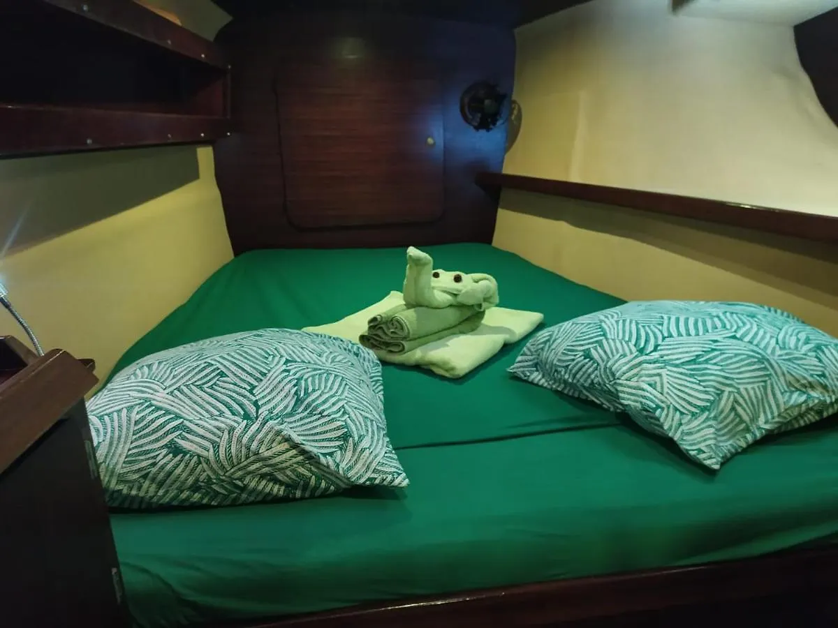 Botel Imagine972 Martinique Bateau Hotel A Quai Le Marin 3 Cabines 3 Salles De Bains 6 Pers Maxi