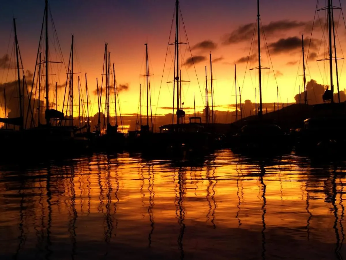 Botel Imagine972 Martinique Bateau Hotel A Quai Le Marin 3 Cabines 3 Salles De Bains 6 Pers Maxi Martinique