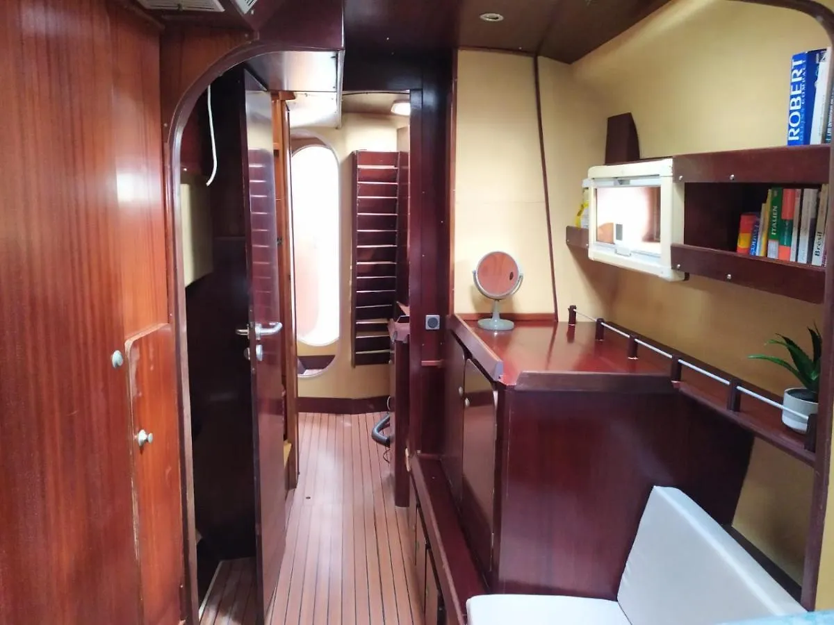 Botel Imagine972 Martinique Bateau Hotel A Quai Le Marin 3 Cabines 3 Salles De Bains 6 Pers Maxi